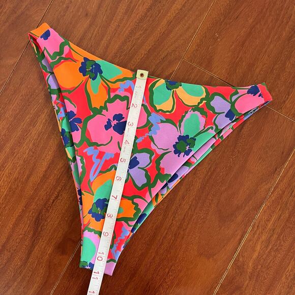 Skatie• ‘Kelly’ Bikini Bottoms in KIHEI Print - Picture 16 of 17